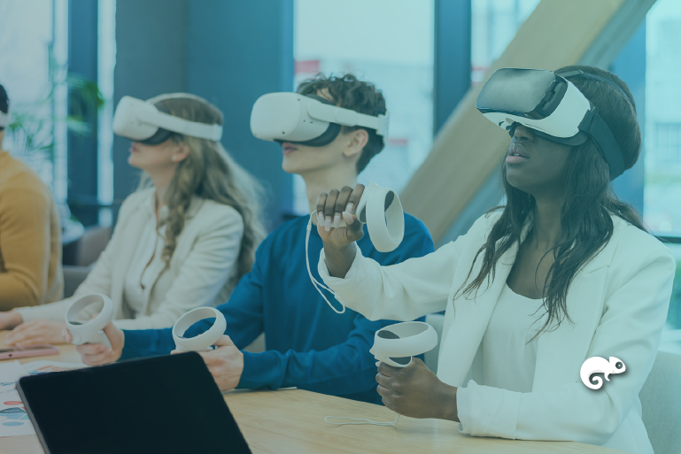 Tres personas de una empresa usando gafas de realidad virtual